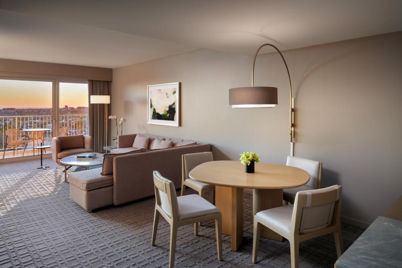 Hotel Fairmont Century Plaza Angeles 5*