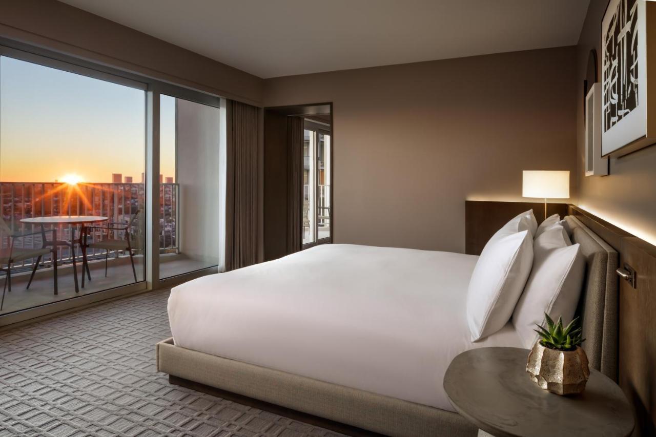 Hotel Fairmont Century Plaza Angeles 5*