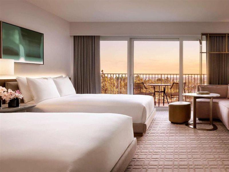 Fairmont Century Plaza Angeles 5*