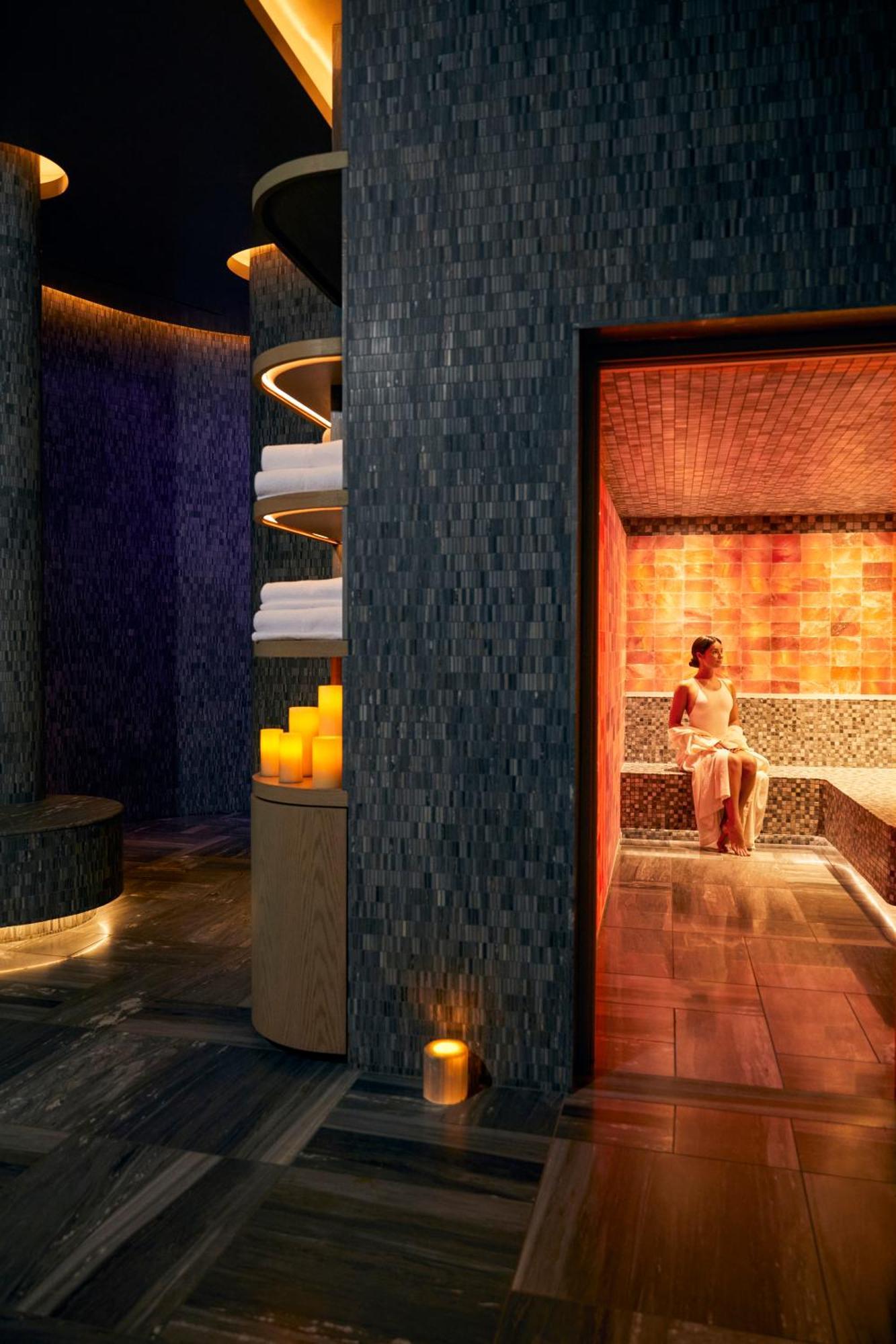 Fairmont Century Plaza Angeles Hotel 5*