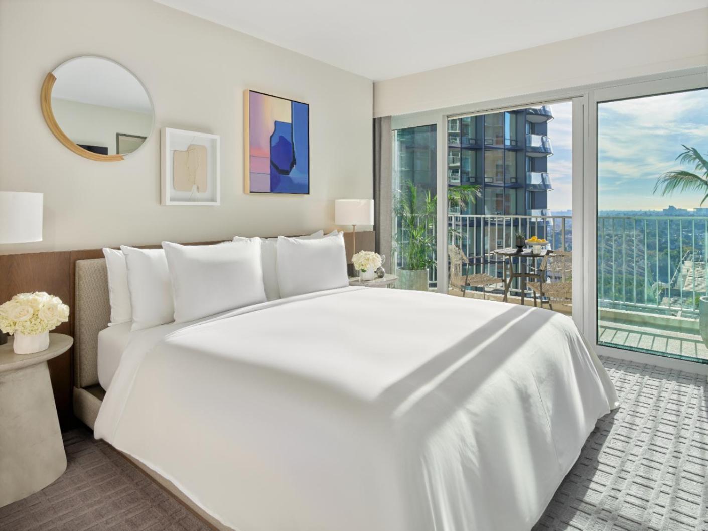 Fairmont Century Plaza Angeles 5*