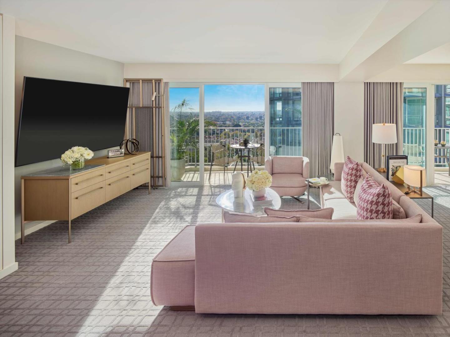 Fairmont Century Plaza Angeles Hotel