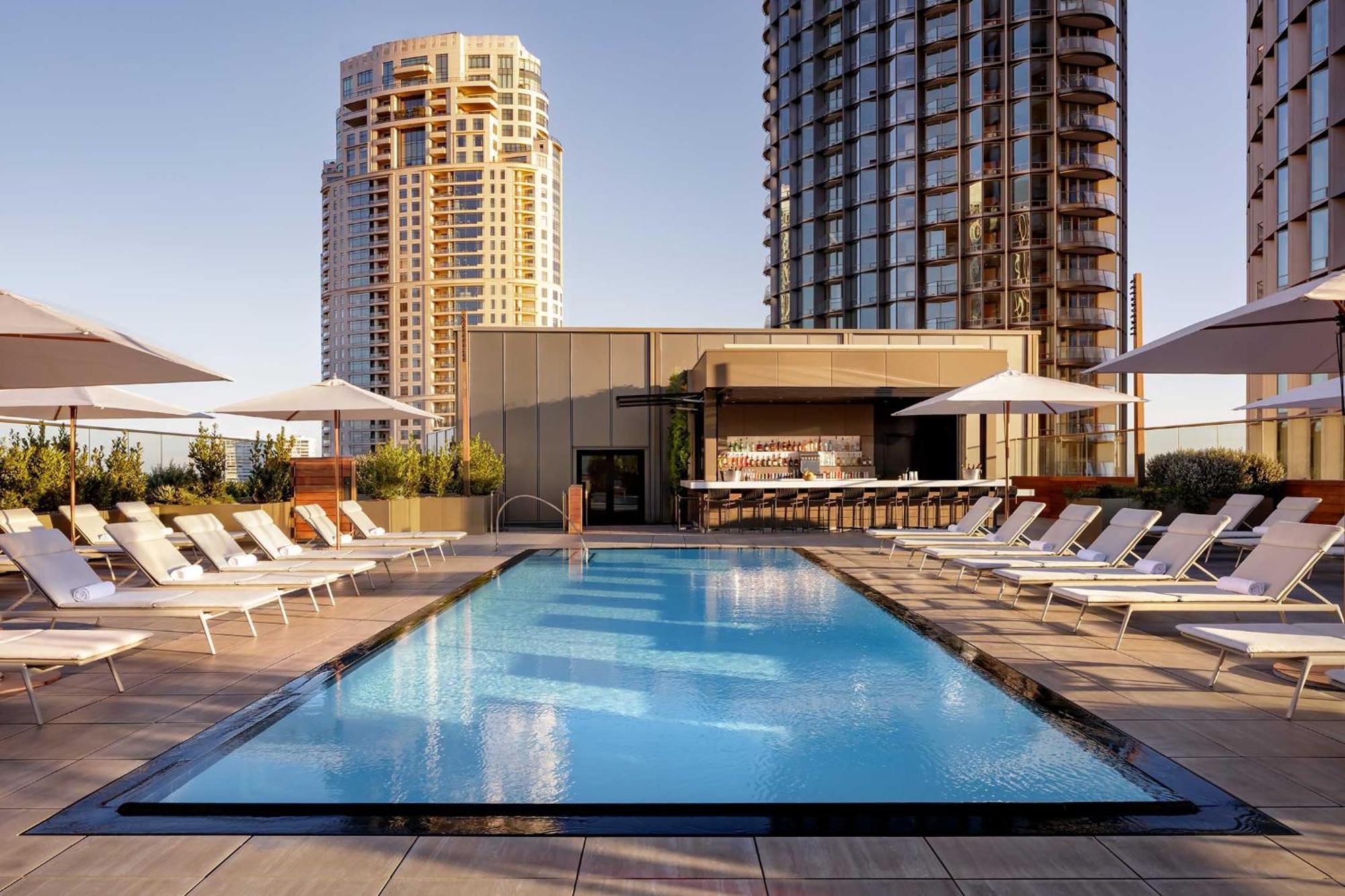 Hotel Fairmont Century Plaza Angeles 5*